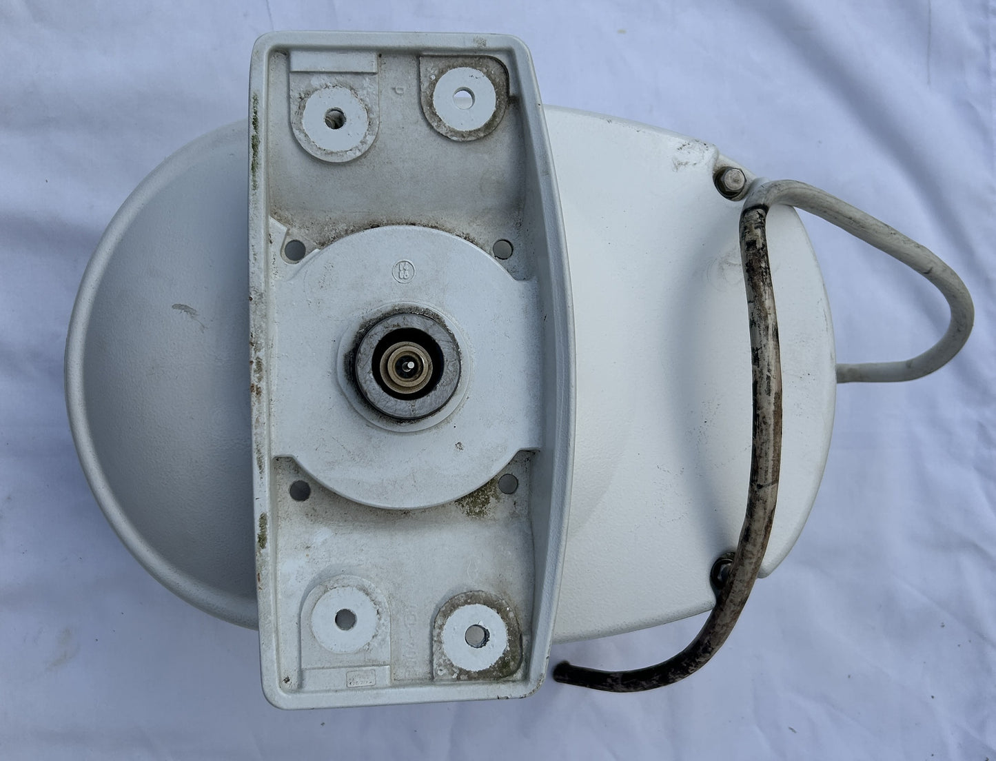 Raymarine open array radar pedestal base and cable entry