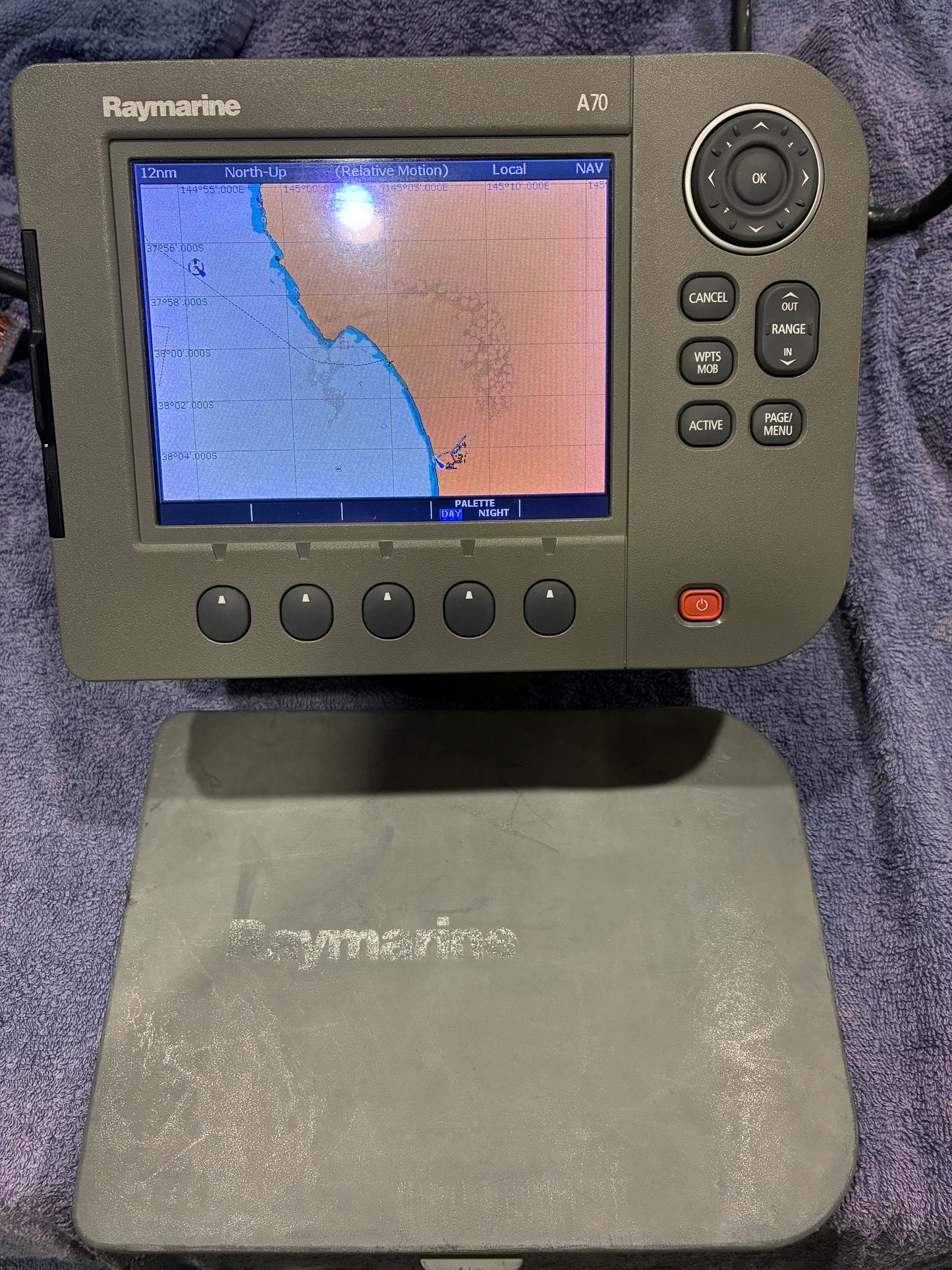Raymarine A70 A-Series Chartplotter – E62190 – Tested Working with Screen Damage