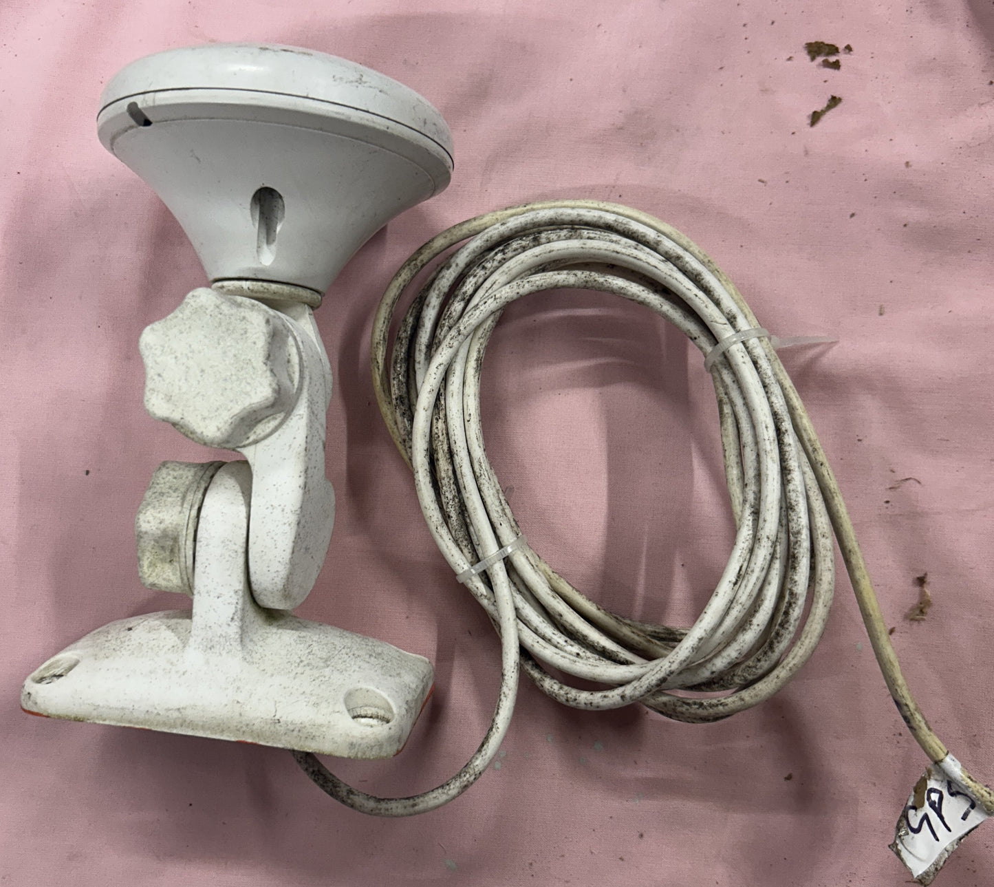 Raymarine GPS antenna with mounting bracket and cable UK stock