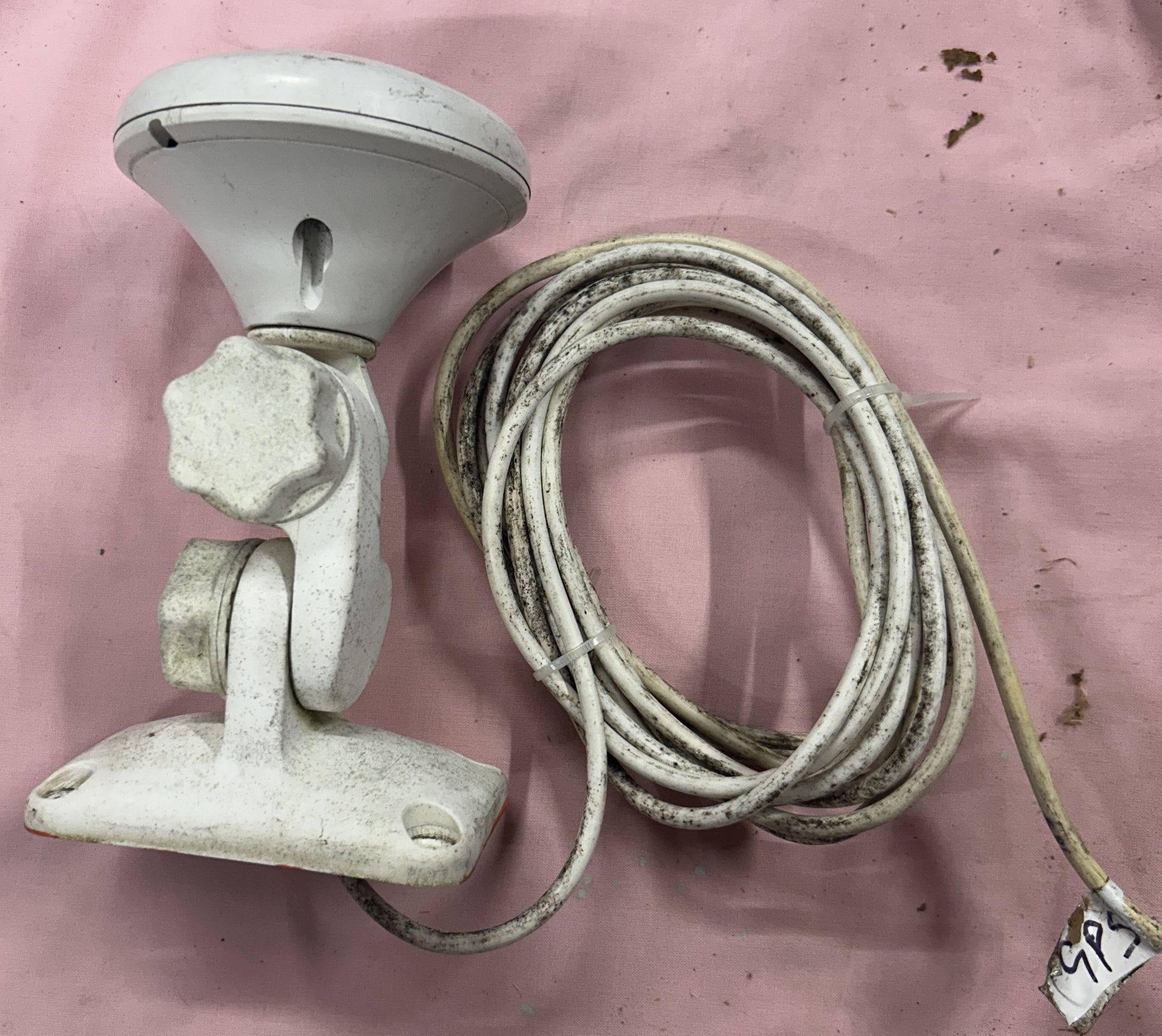 Raymarine GPS antenna with mounting bracket and cable UK stock