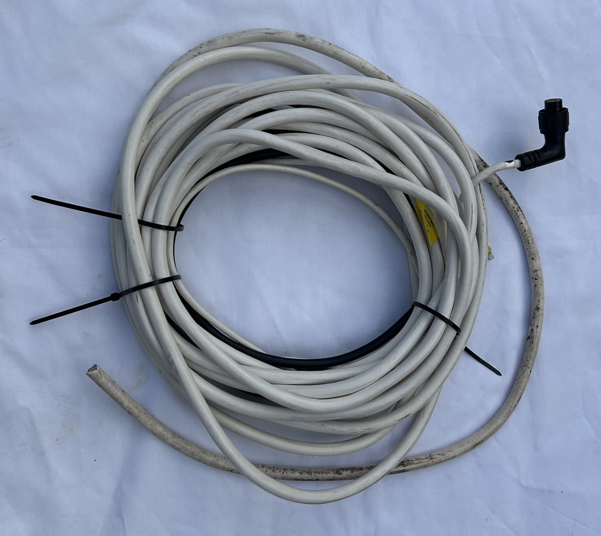 Raymarine open array radar cable with connector