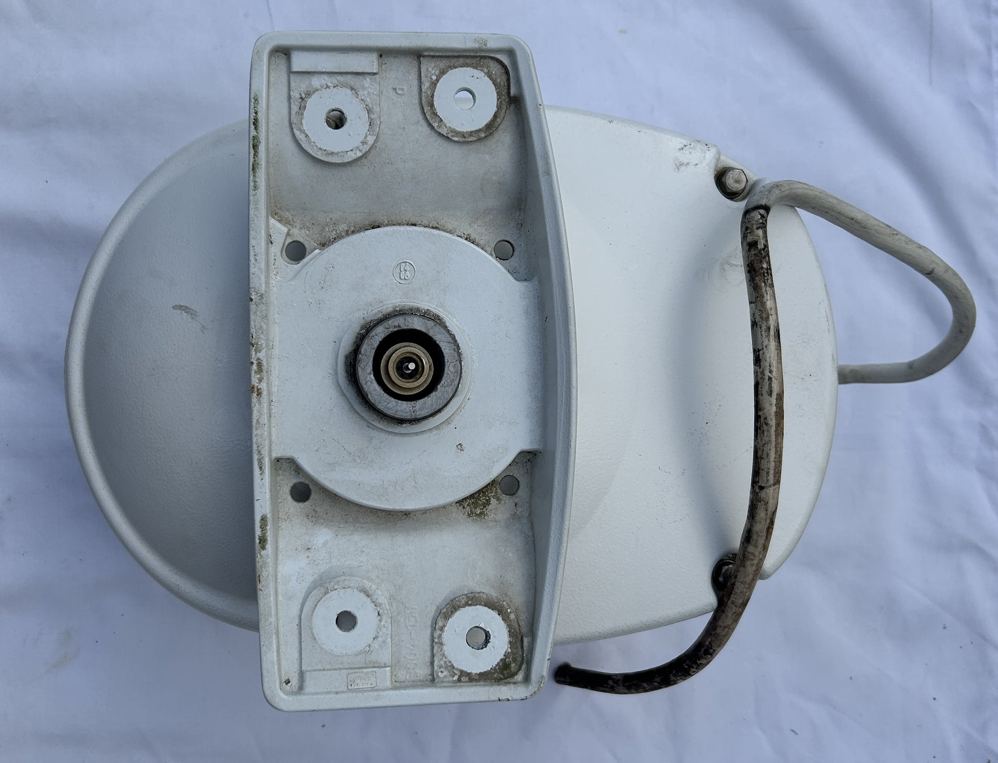 Raymarine open array radar pedestal base and cable entry