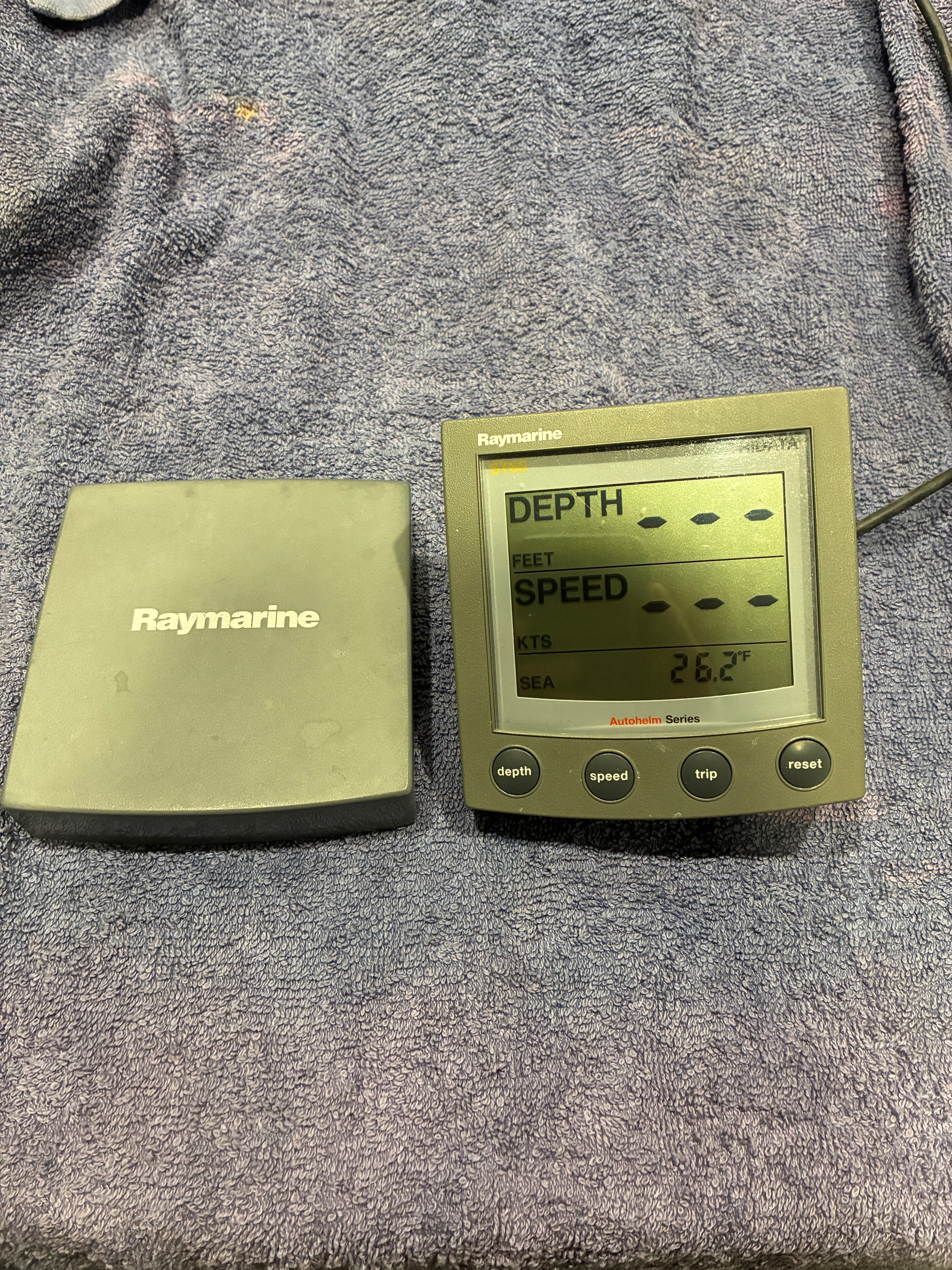 Raymarine ST60 Tridata depth and speed display tested working with Raymarine sun cover