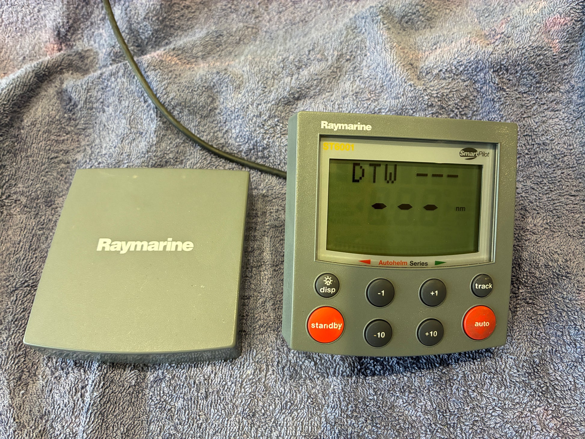 Raymarine ST6001 SmartPilot autopilot control head tested working with sun cover