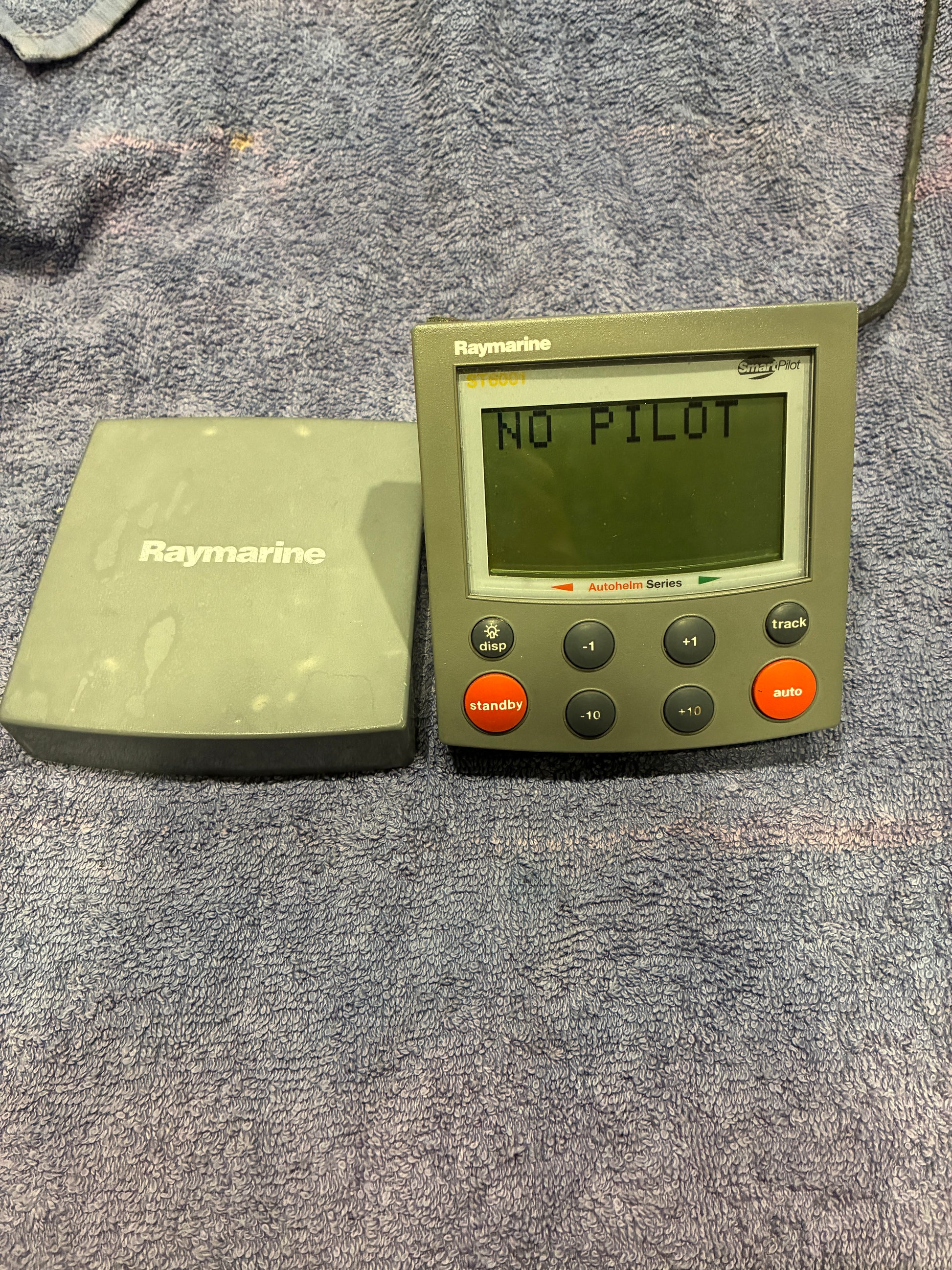 Raymarine ST6001 SmartPilot autopilot control head tested working with Raymarine sun cover