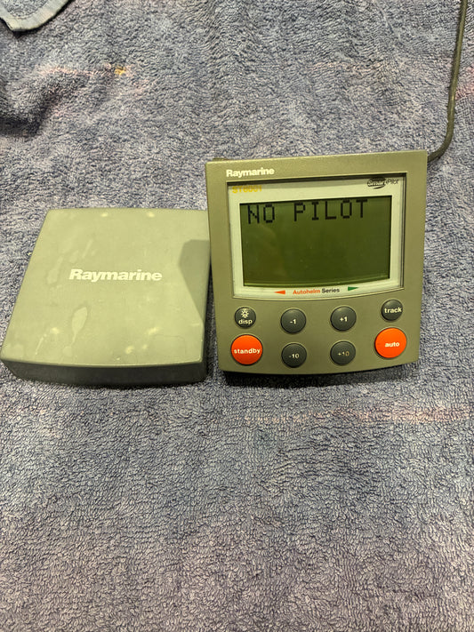 Raymarine ST6001 SmartPilot autopilot control head tested working with Raymarine sun cover