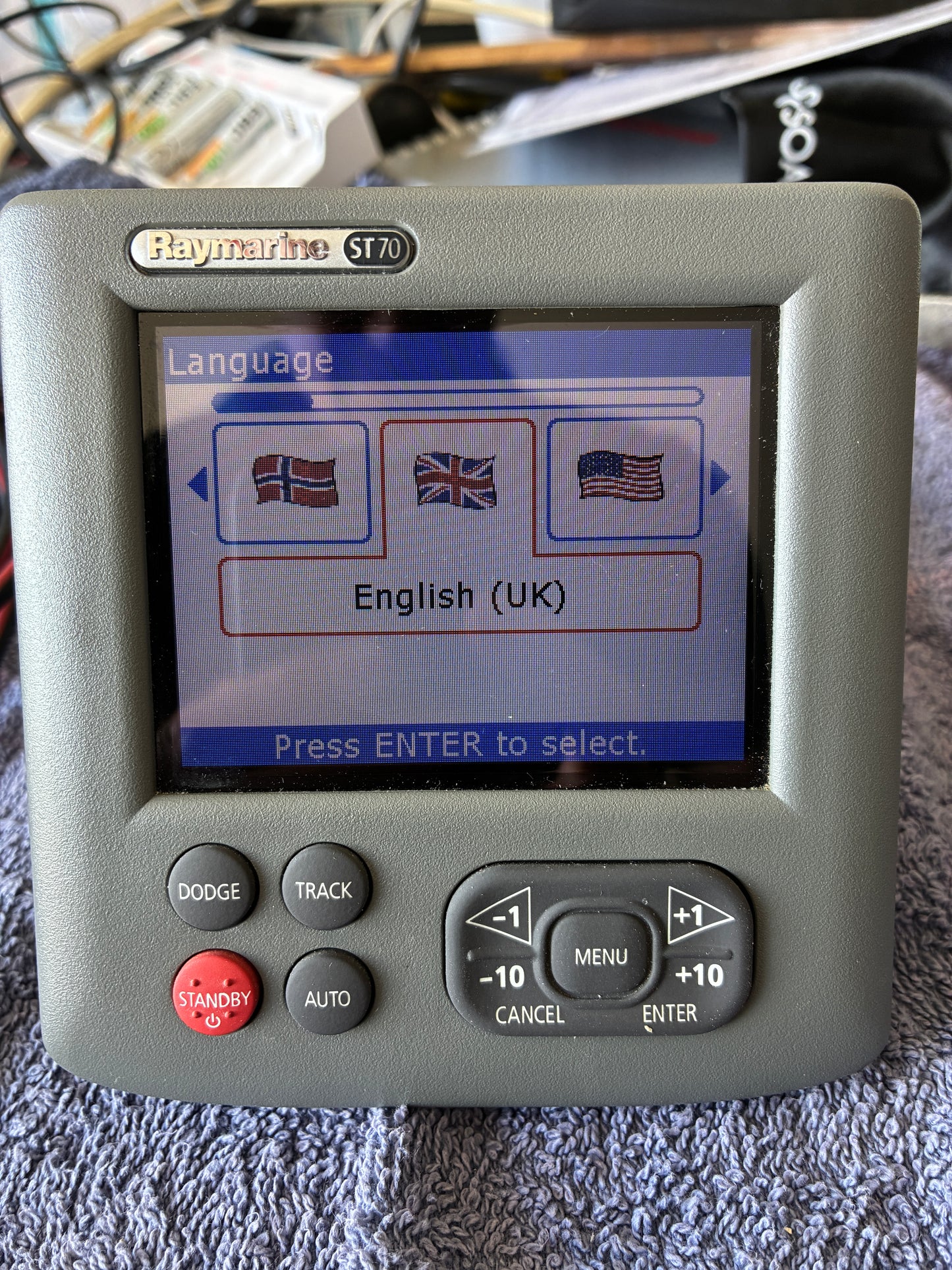 Raymarine ST70 autopilot display showing language selection menu
