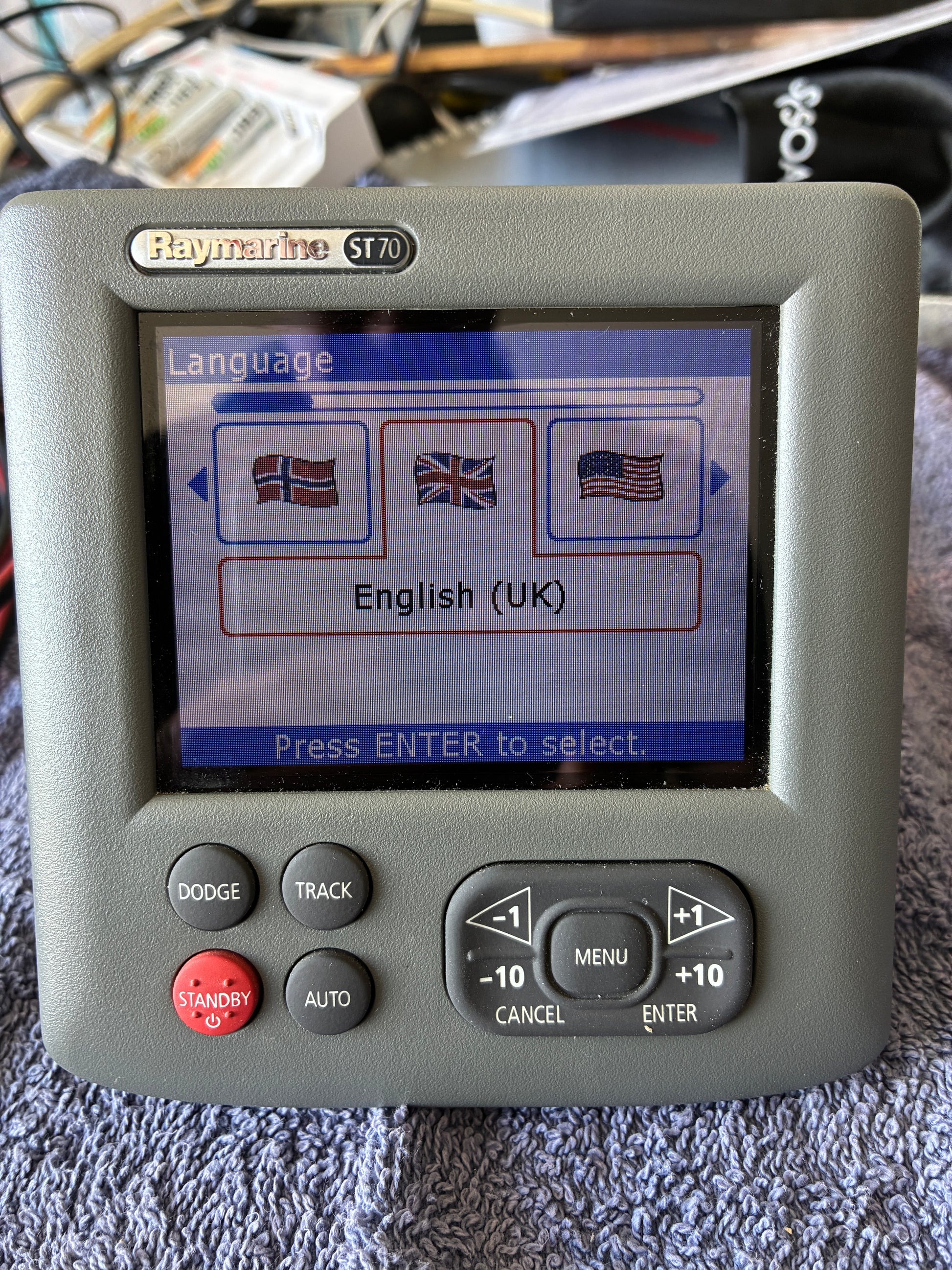 Raymarine ST70 autopilot display showing language selection menu