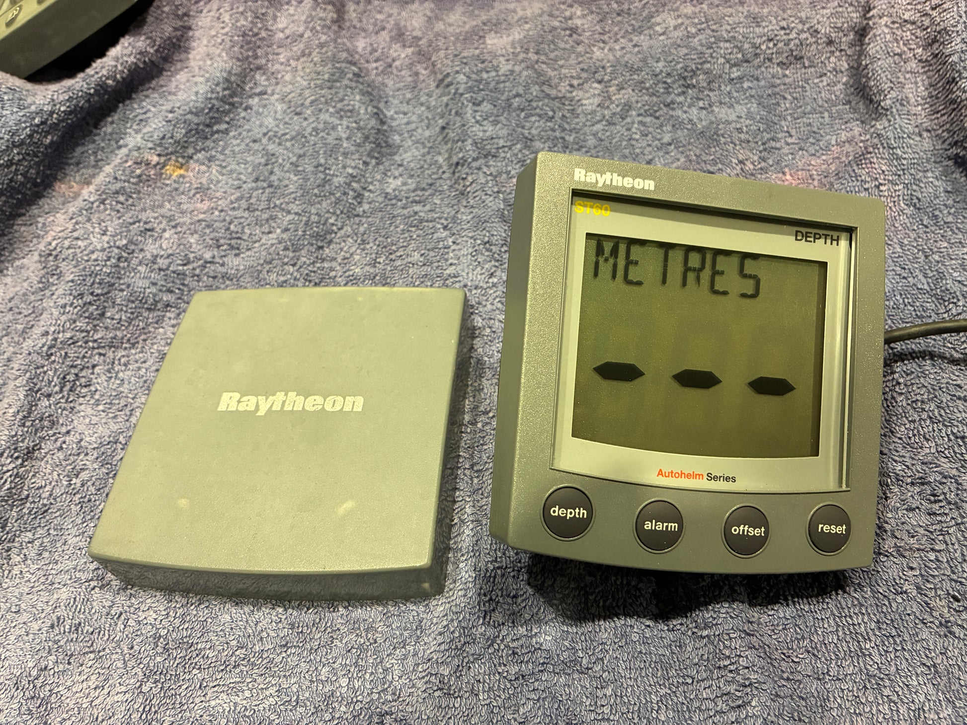 Raytheon Raymarine ST60 Depth display tested working with sun cover