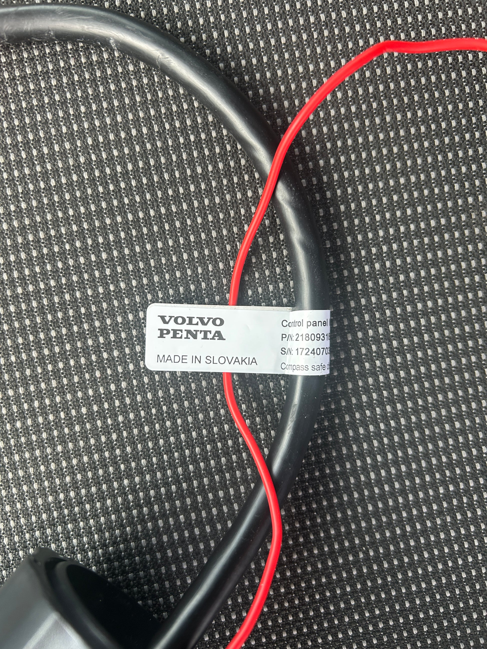 Volvo Penta 21809318 ICP Autotrim control panel cable label showing part number