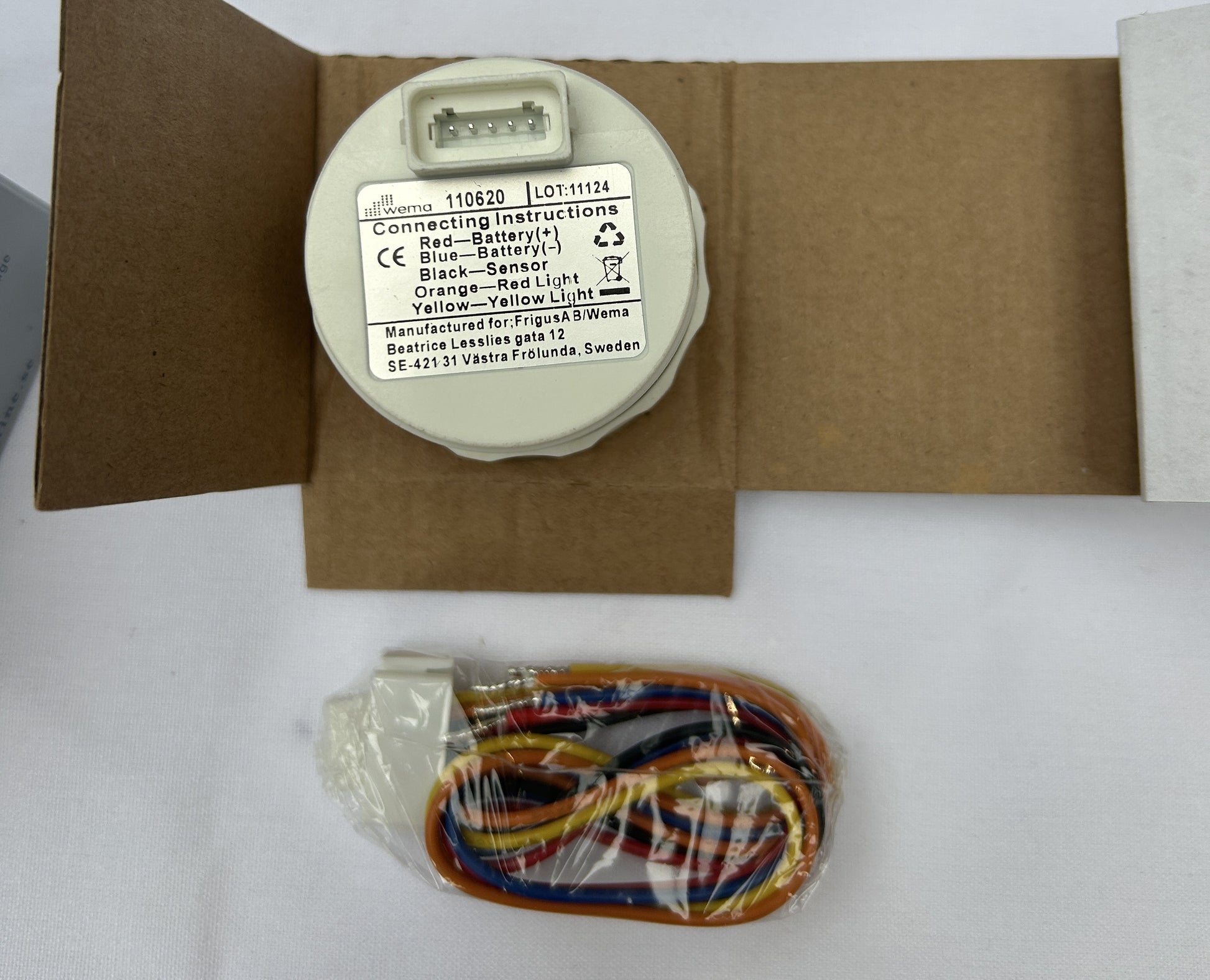 Wema fuel gauge 110620 rear label with wiring loom and instructions